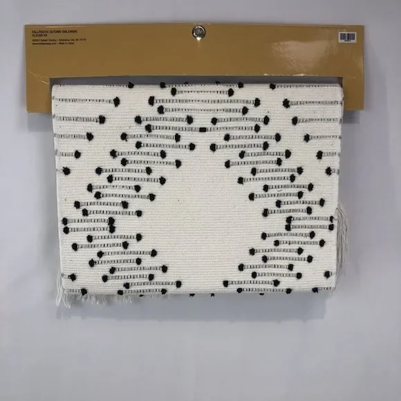 Crochet Table Runner Holiday - Picture 10 of 11